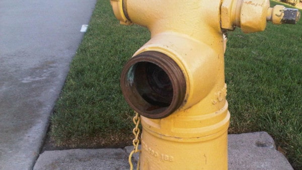 A fire hydrant with no cap