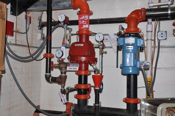 Dry pipe valve