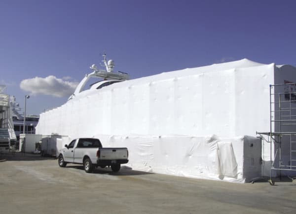 Membrane enclosing a boat to be painted