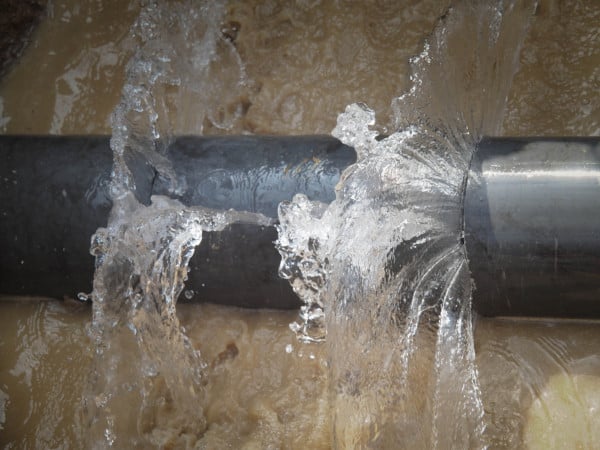 Leaking pipe under pressure