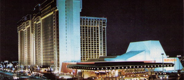 Vintage Las Vegas on X: MGM Grand's south tower construction, 1981. This  was underway at the time of the fire in 1980; opened by early '82. Later  known as Bally's Jubilee Tower.