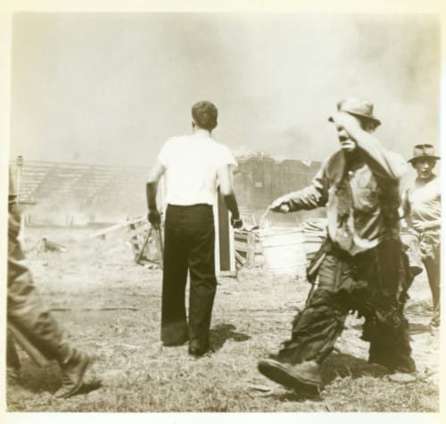 A clown fights the fire